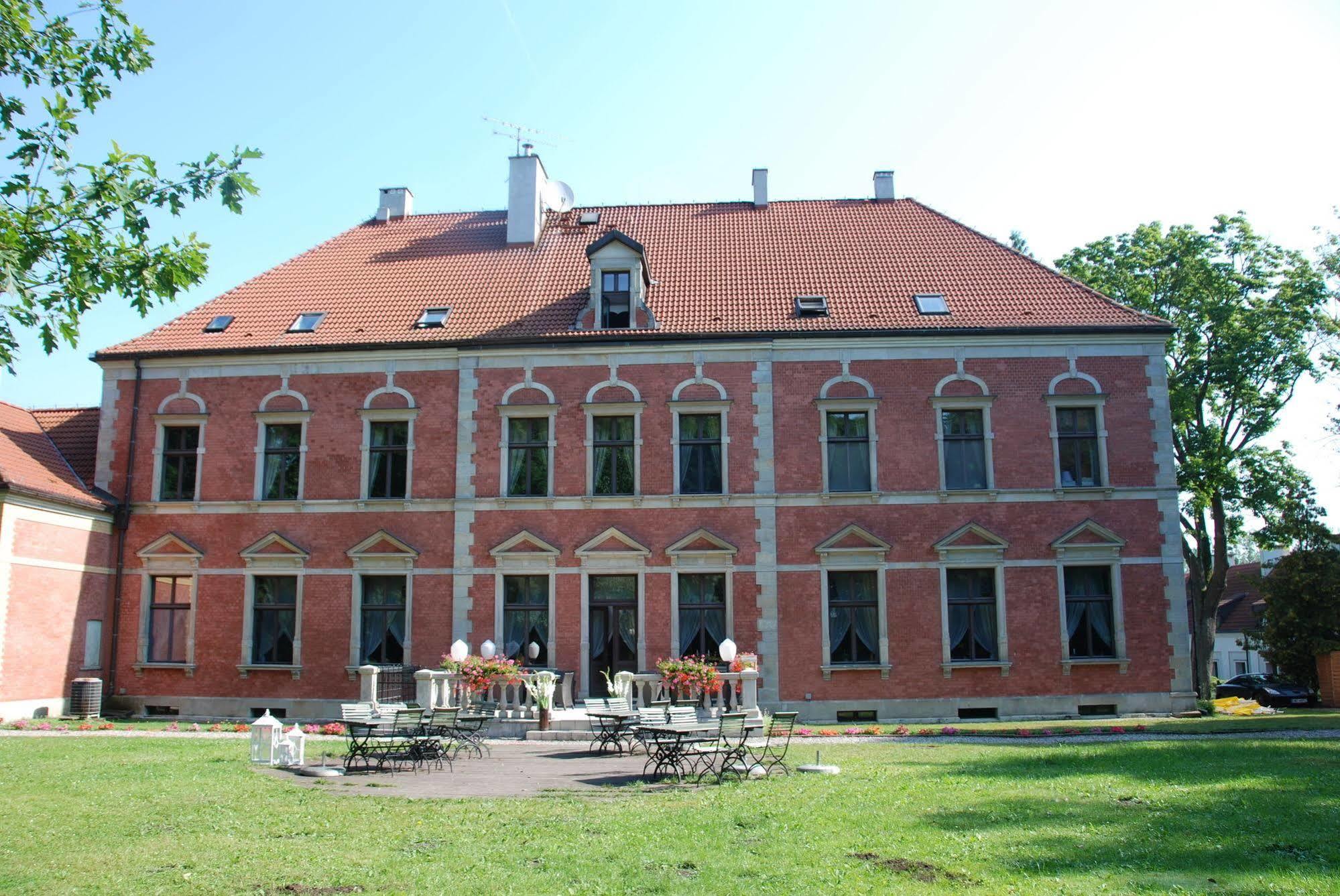 Lezno Palace Exterior foto